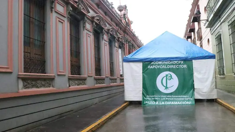 Estudiantes del CPX forman “cadena humana” en Palacio de Gobierno